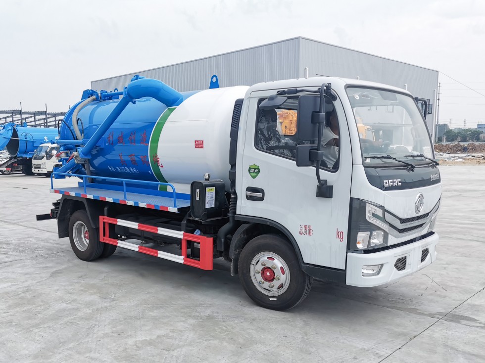 齊東方牌CLD5070GXWEQ6型吸污車